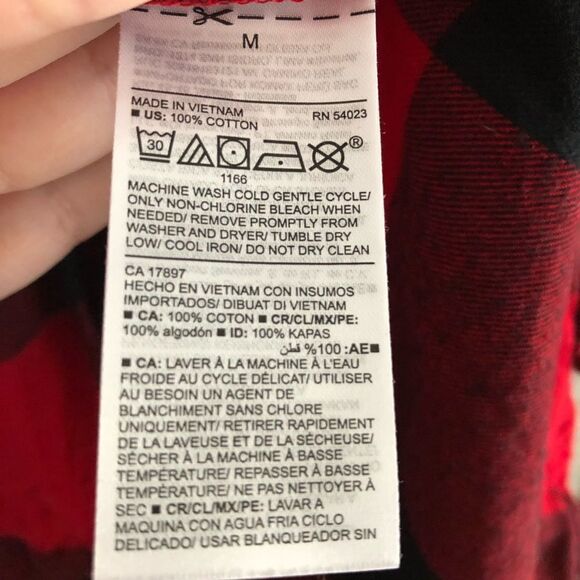 𝅺old Navy size Med Red and black buffalo plaid button down shirt - Picture 5 of 5